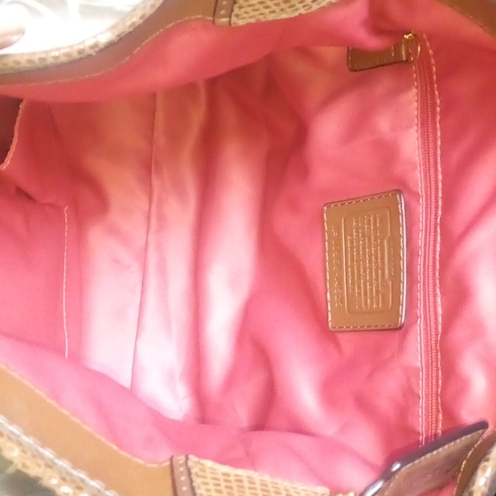 Coach - Picture 4 of 6